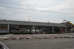 ヨークベニマル菜根店　徒歩10分